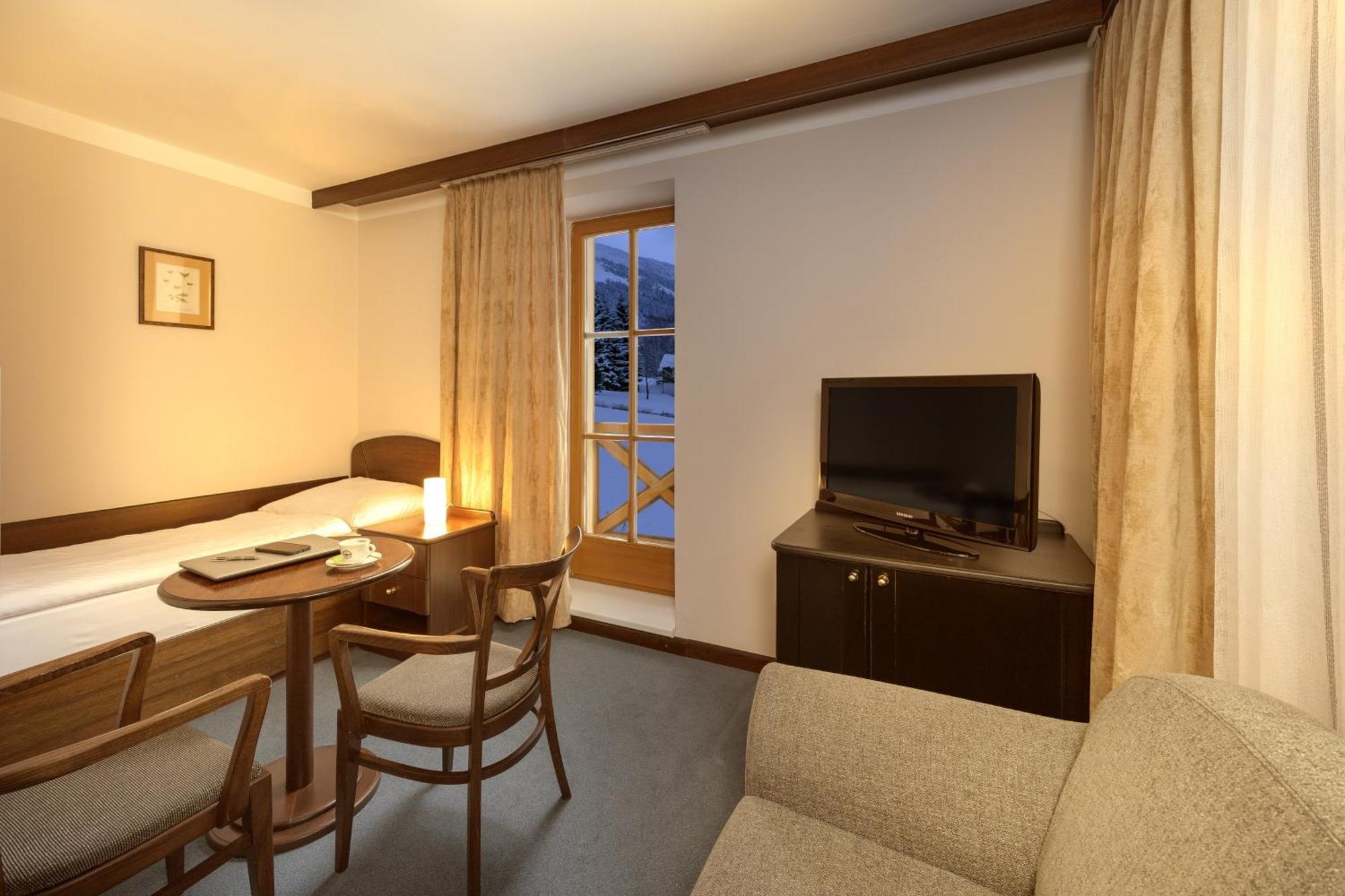 Hotel Zatisi Spindleruv Mlyn Exterior photo