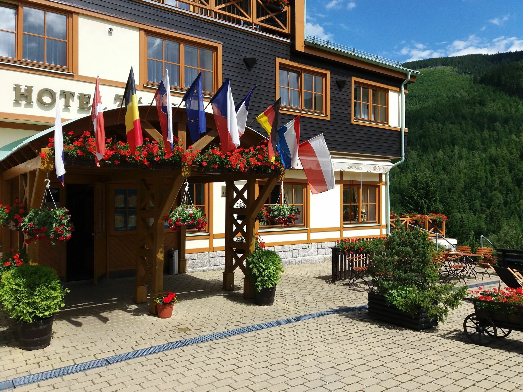 Hotel Zatisi Spindleruv Mlyn Exterior photo